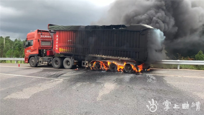 高速上爆胎叫救援车多少钱_高速爆胎救援_救援高速爆胎视频